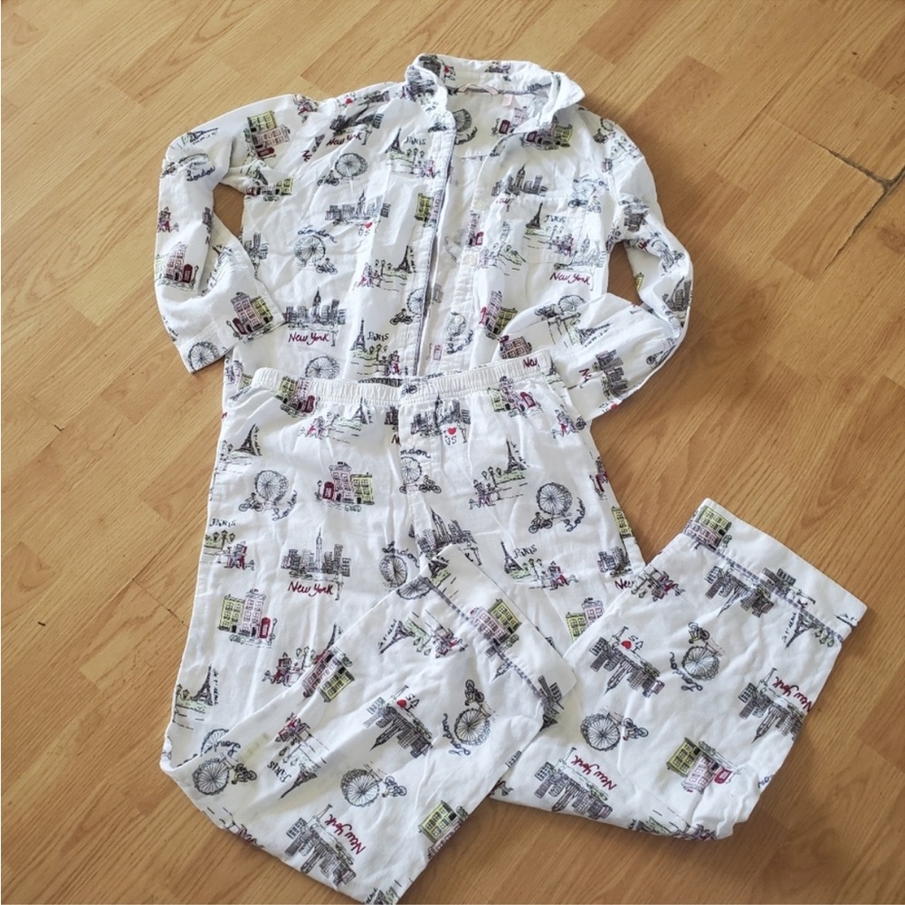 Victoria's Secret Paris London New York White and Black Print Pajama Set